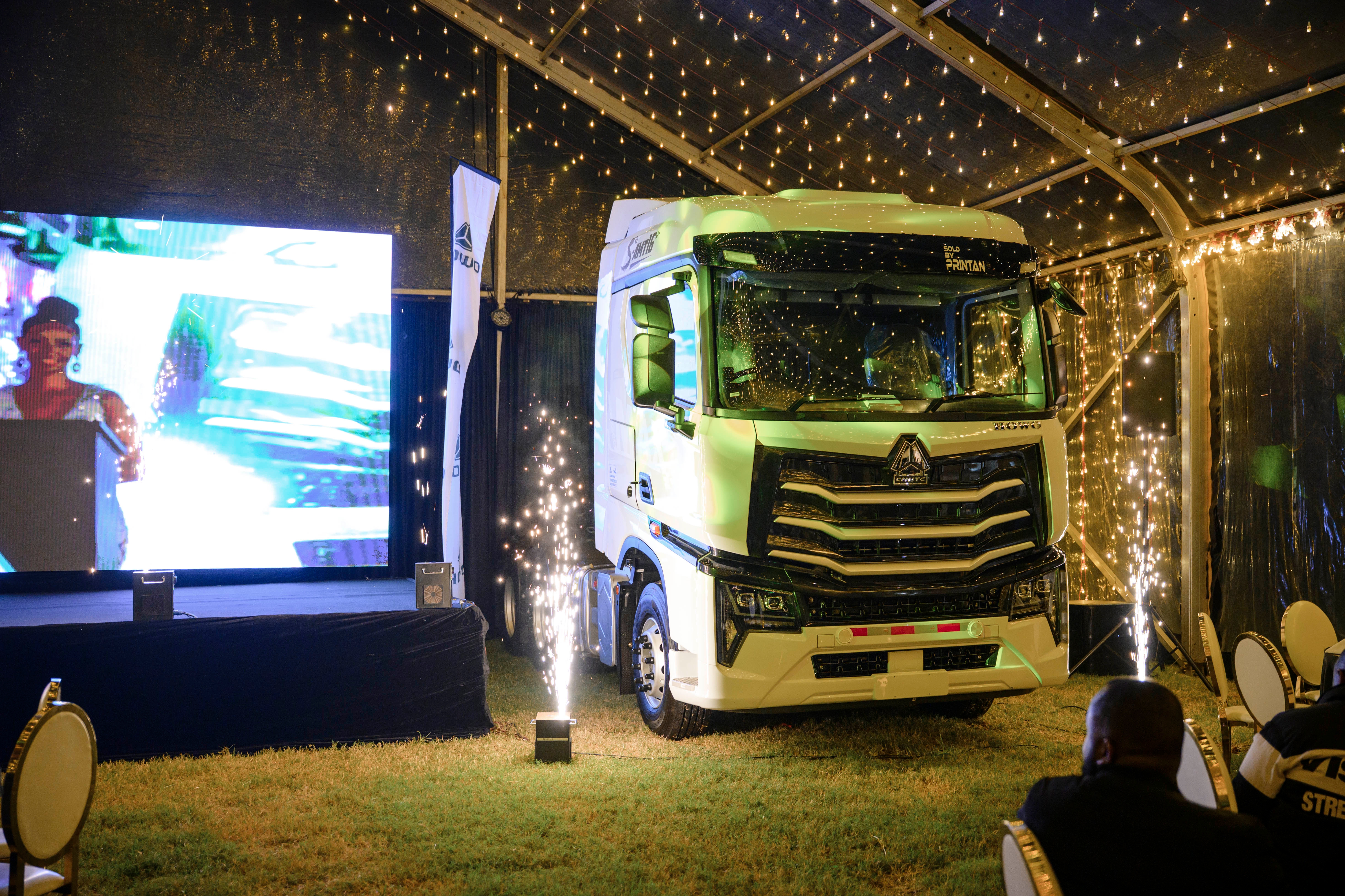 中國重汽成功舉辦肯尼亞HOWO-MAX新品發(fā)布會(huì)